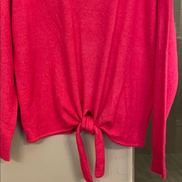 Mock neck tie sweater - Picture 5 of 5